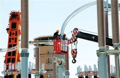 特高壓換流站光開關(guān)EMC測試現(xiàn)場